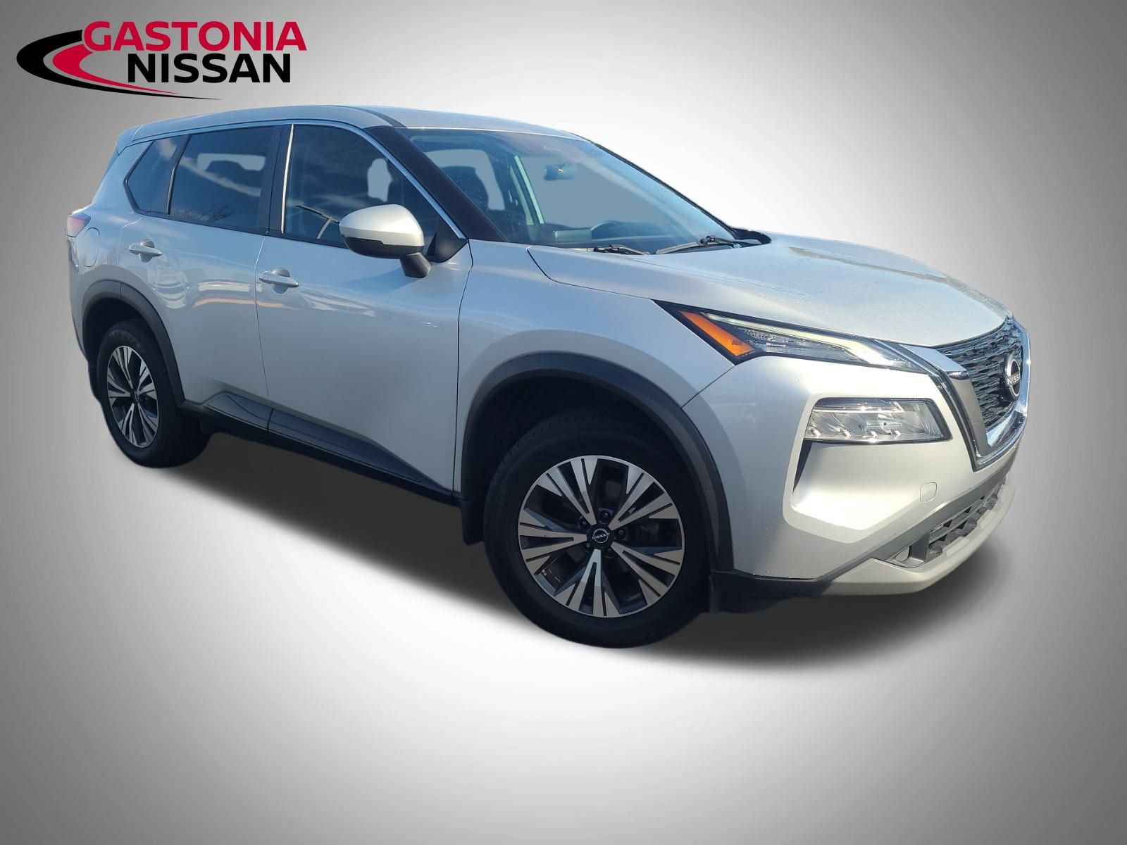 Used 2022 Nissan Rogue SV image 2