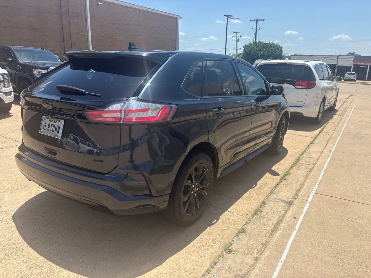 Used 2022 Ford Edge SE w/ Black Appearance Package AWD/4WD image 3