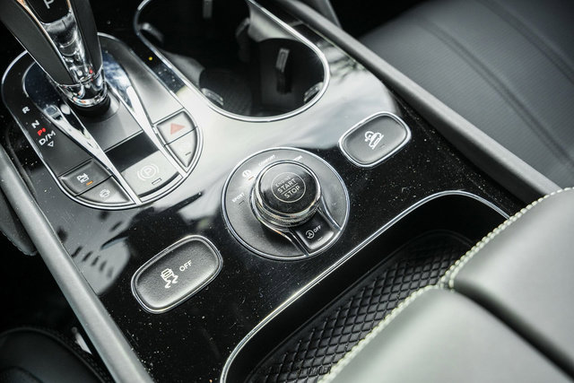Used 2024 Bentley Bentayga Extended Wheelbase AWD/4WD image 30