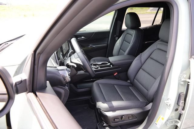 Used 2026 Chevrolet Equinox LT w/ Convenience Package II AWD/4WD image 9