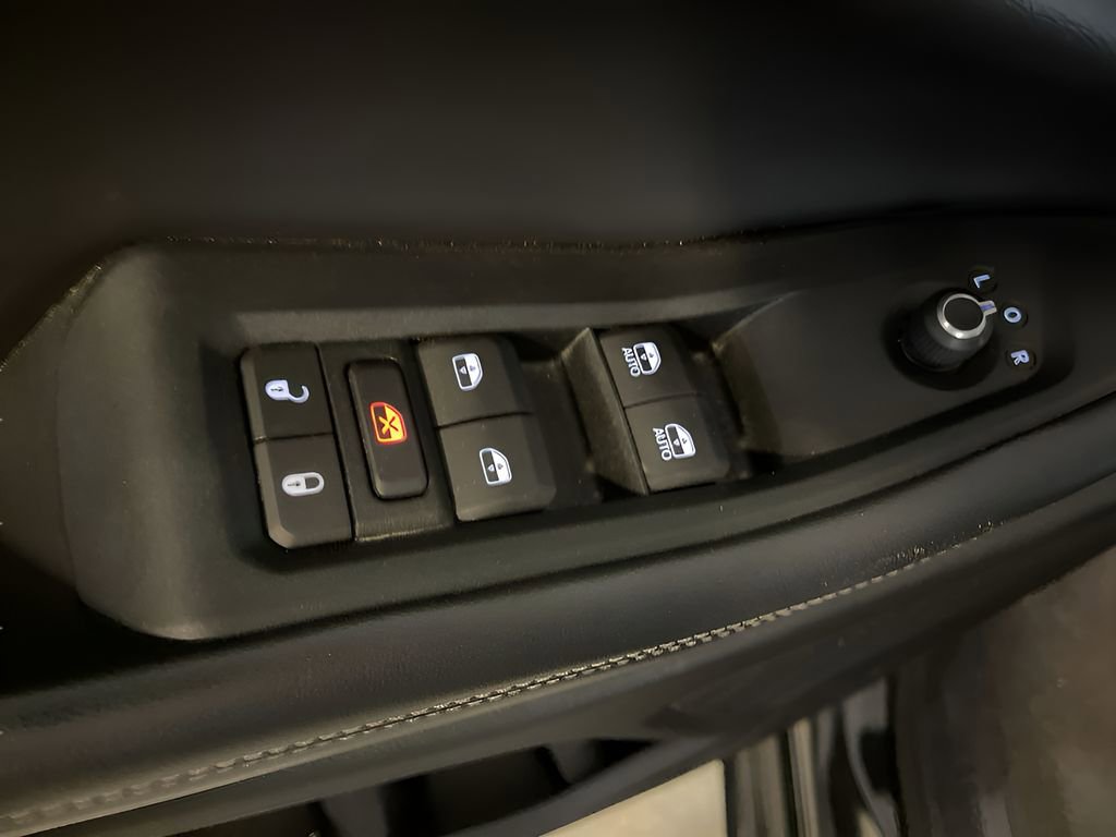 Used 2023 Jeep Grand Cherokee Limited image 37