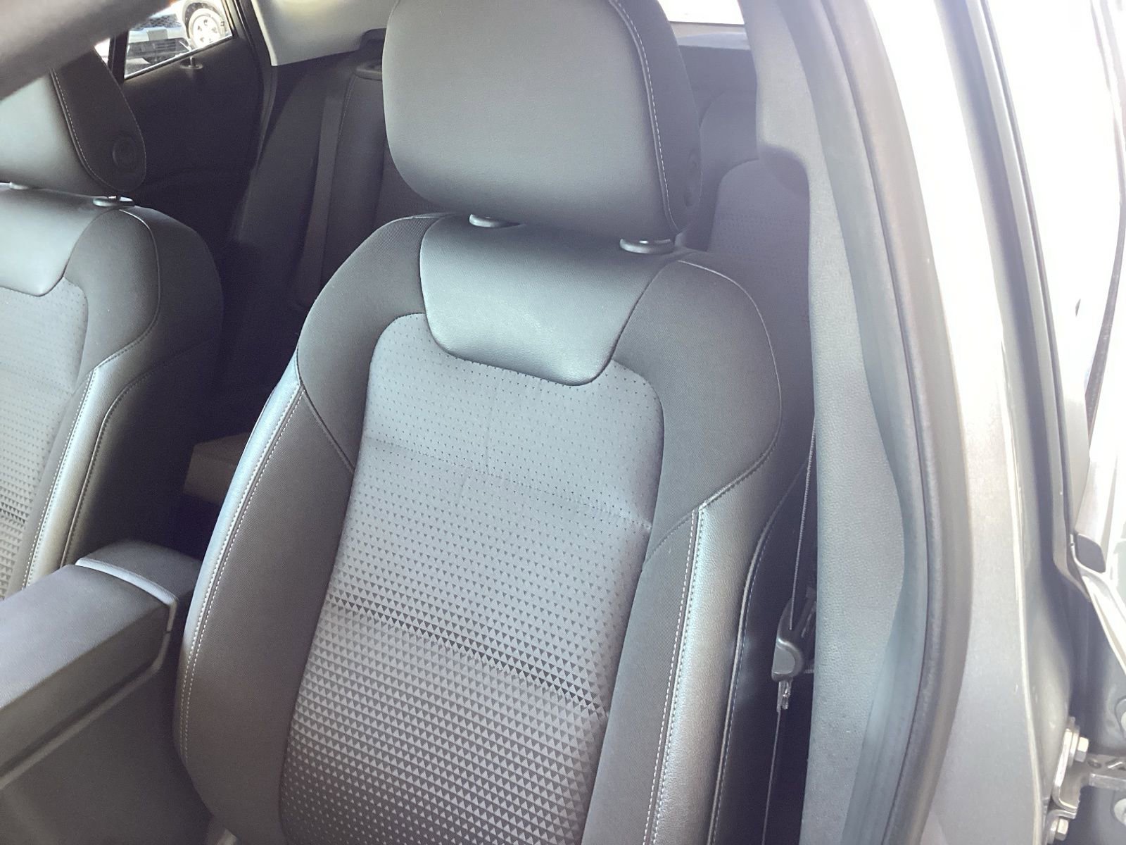 Used 2025 Chevrolet Trax LT image 11