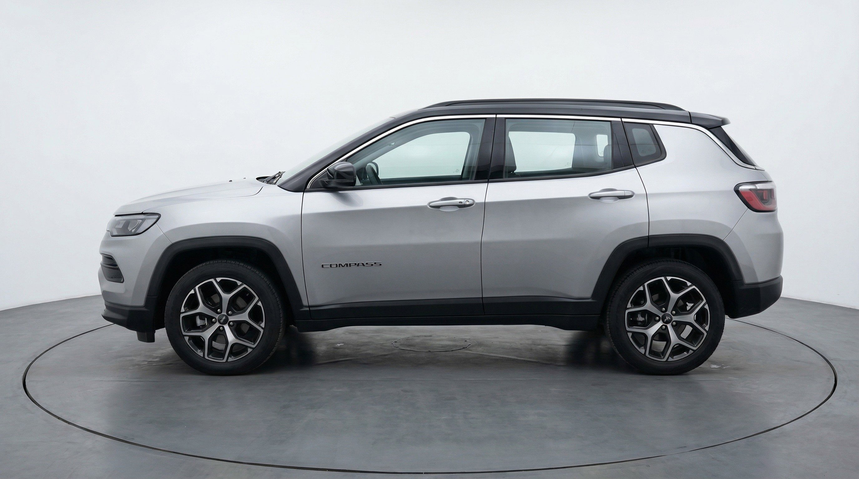Used 2025 Jeep Compass Limited image 5