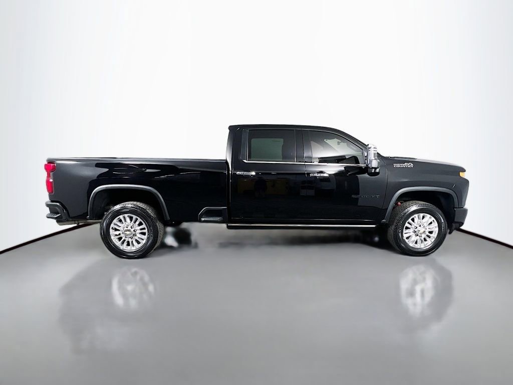 Certified 2022 Chevrolet Silverado 2500 High Country w/ LPO, Dark Essentials Package image 4