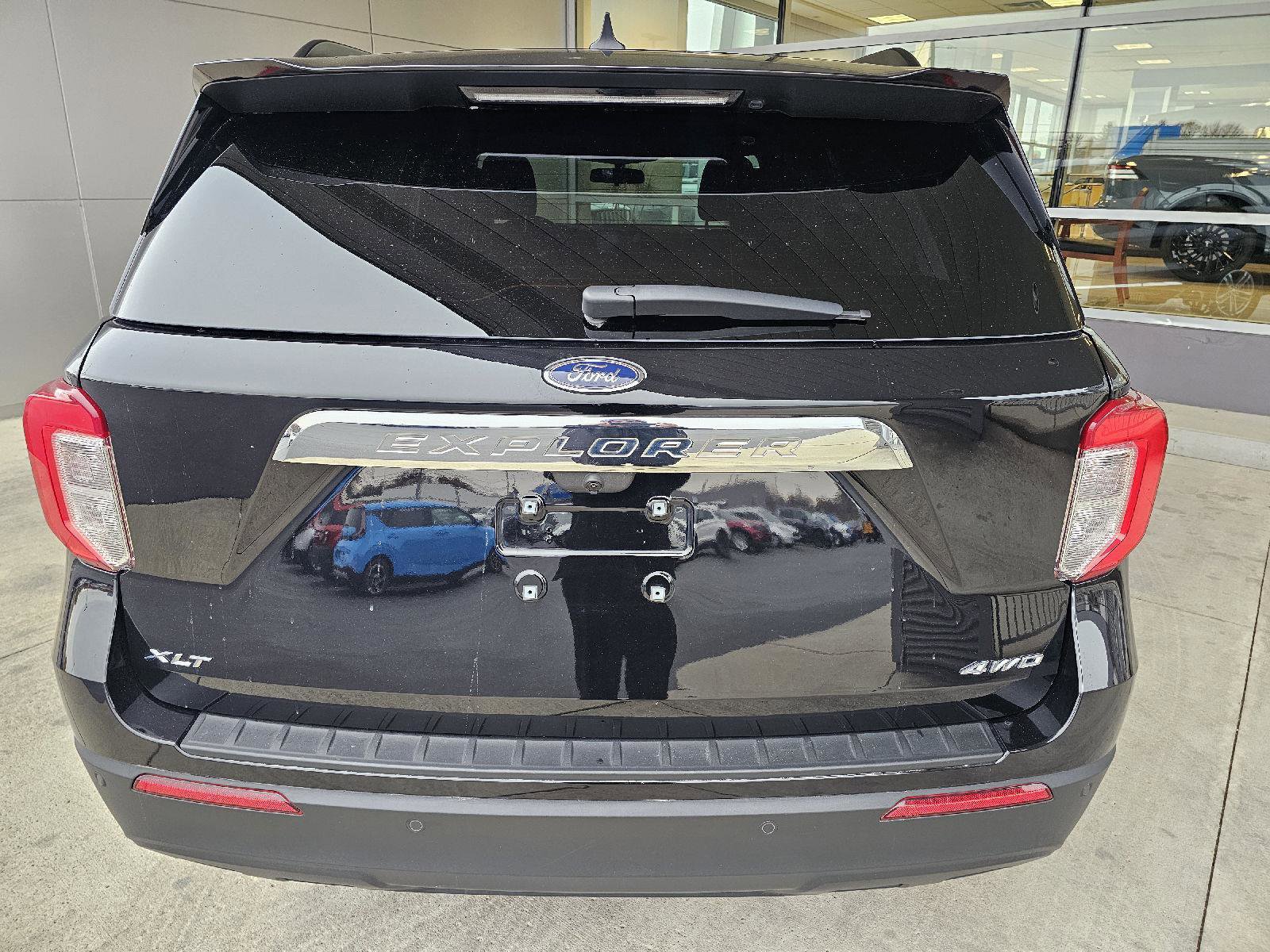 Used 2022 Ford Explorer XLT image 4