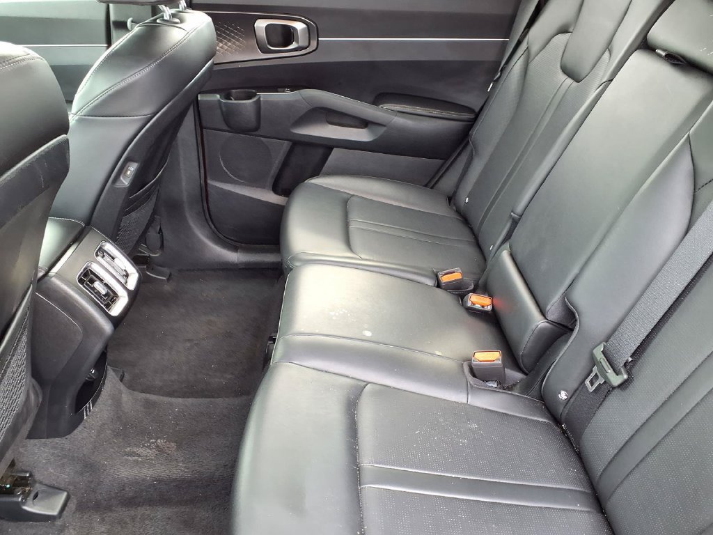 Used 2025 Kia Sorento S AWD/4WD image 9