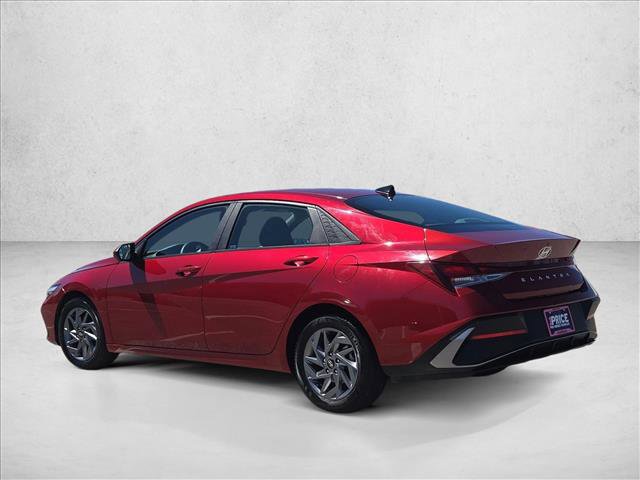 Used 2024 Hyundai Elantra SEL FWD image 8