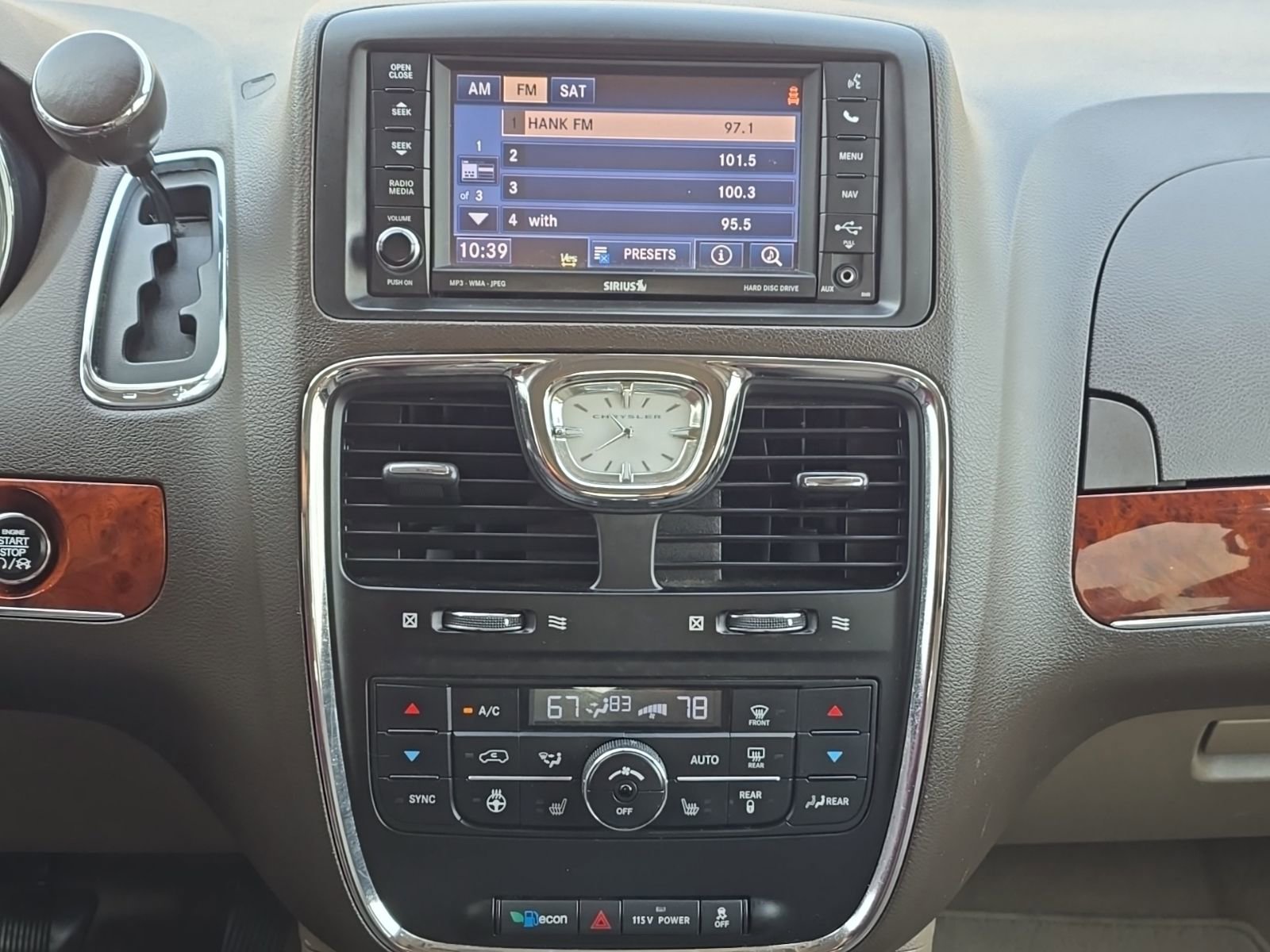 Used 2013 Chrysler Town & Country Limited w/ Luxury Group FWD image 25