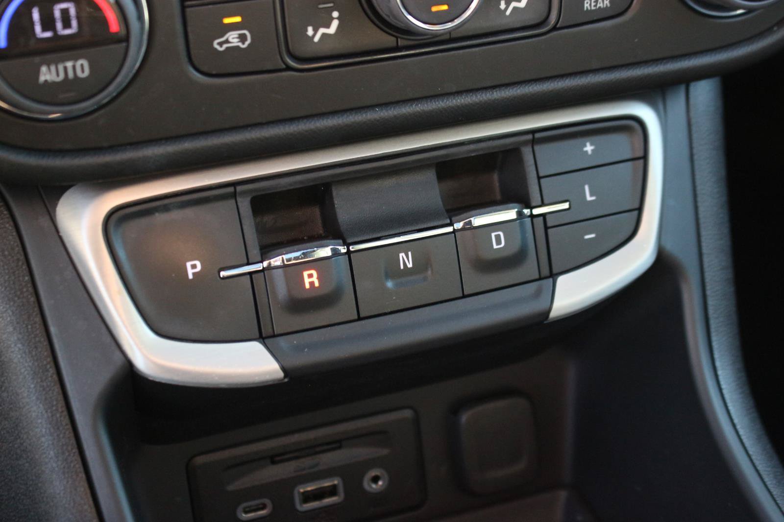 Used 2022 GMC Terrain SLT w/ Infotainment Package II FWD image 29