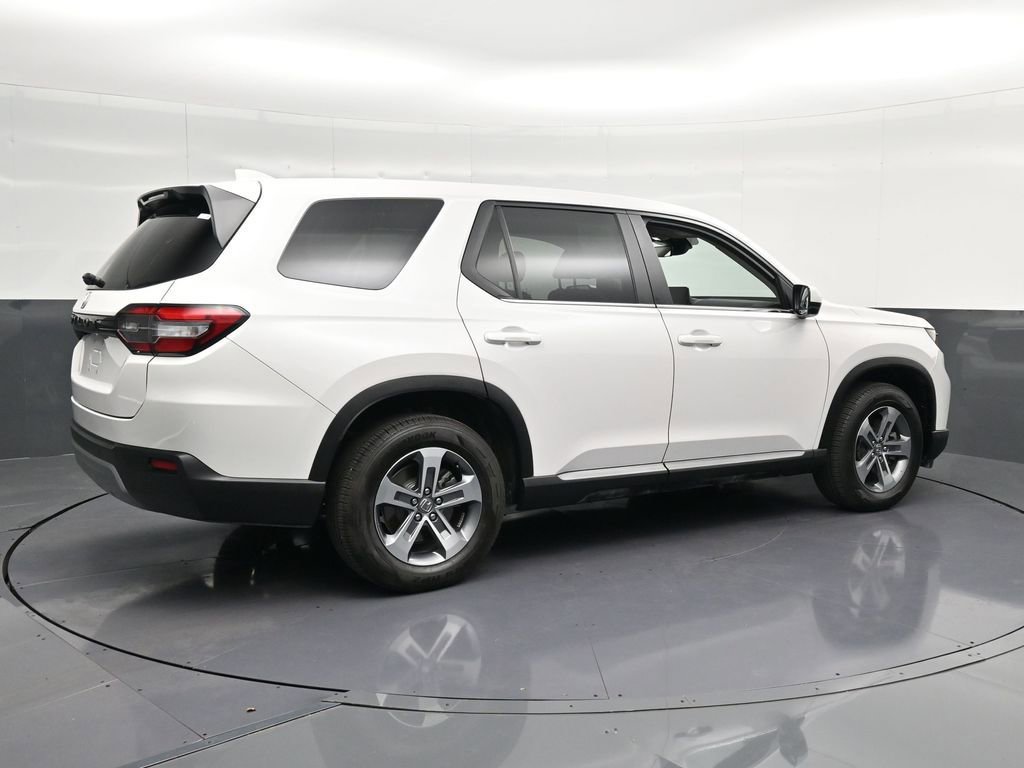 Used 2025 Honda Pilot EX-L image 3
