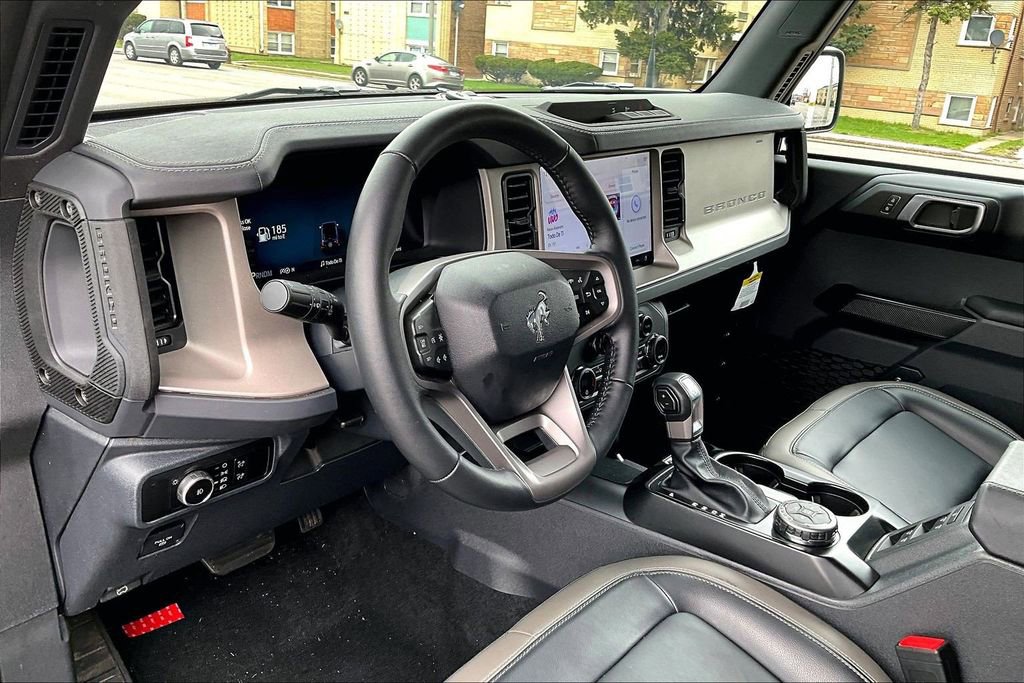 Certified 2025 Ford Bronco Outer Banks w/ Black Appearance Package AWD/4WD image 13