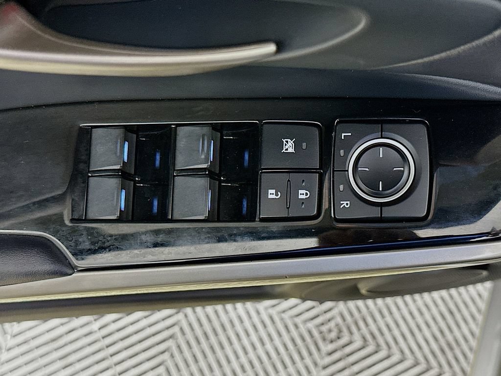 Used 2017 Lexus IS 200t RWD image 20