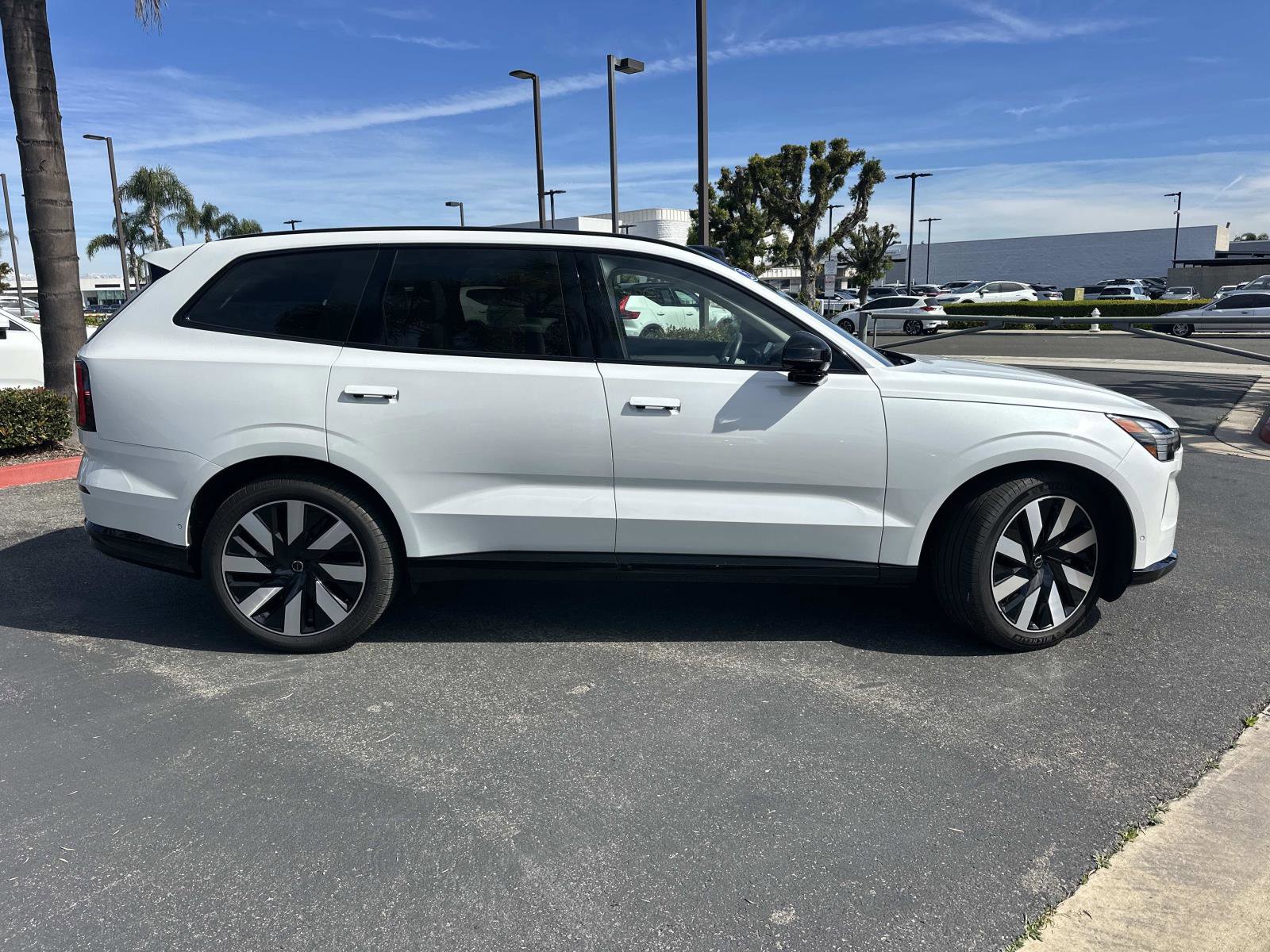 Certified 2025 Volvo EX90 Ultra image 3