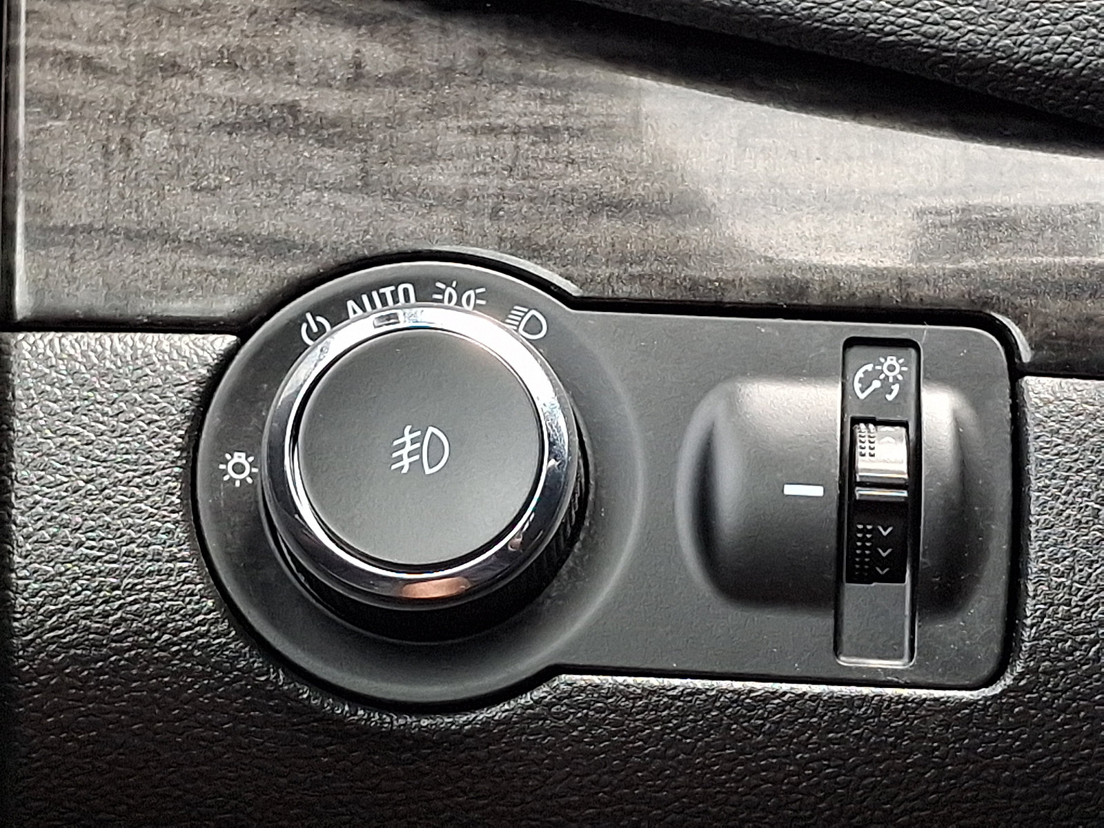 Used 2016 Buick Encore Convenience AWD/4WD image 23
