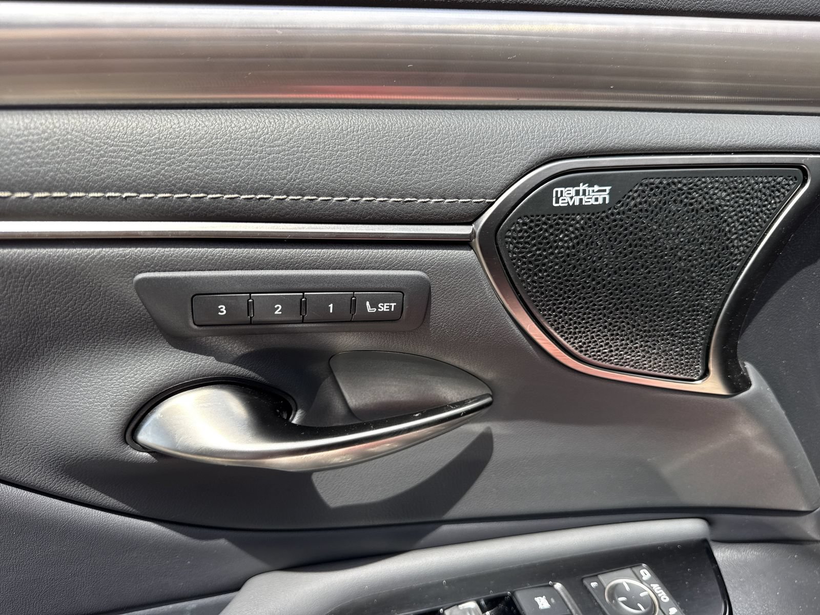 Used 2024 Lexus ES 350 F Sport w/ Accessory Package (Z2) FWD image 19
