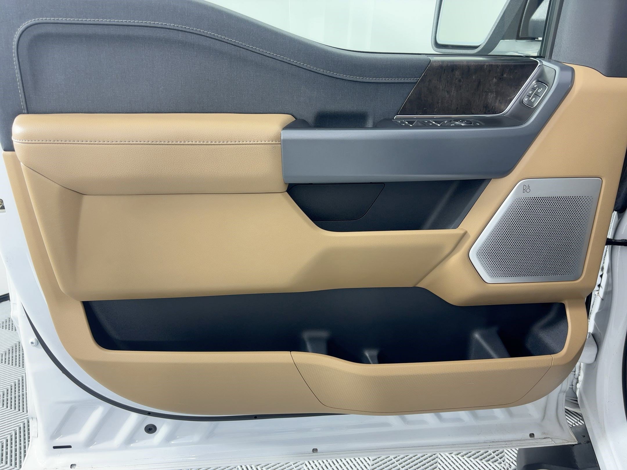 Used 2022 Ford F150 Lariat w/ Equipment Group 502A High image 13