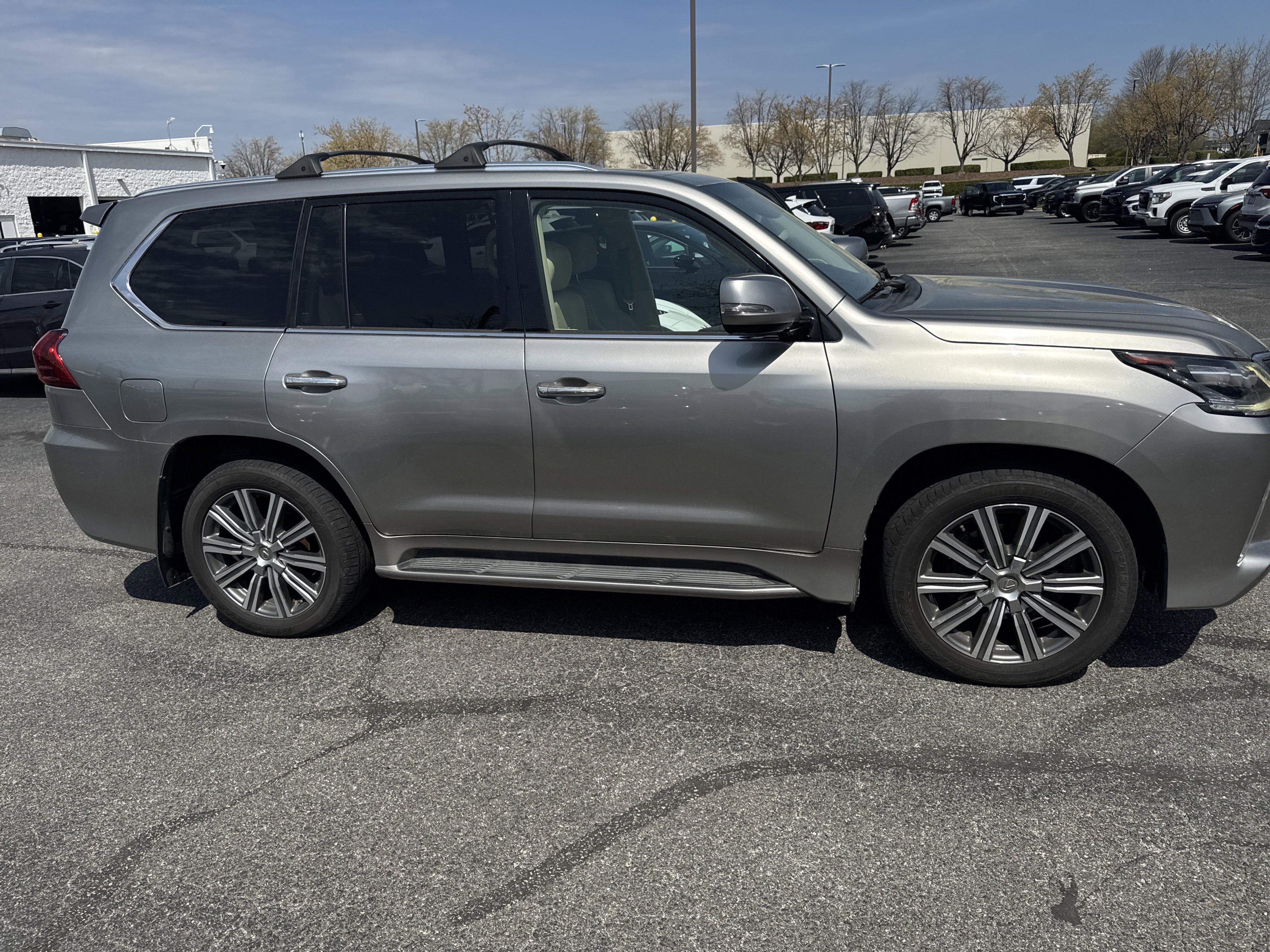 Used 2016 Lexus LX 570 4WD w/ Luxury Package image 11