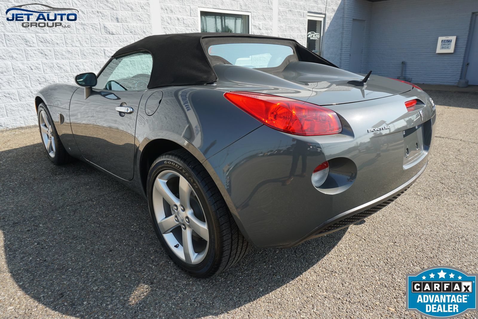 Used 2008 Pontiac Solstice Convertible w/ Premium Package RWD image 8