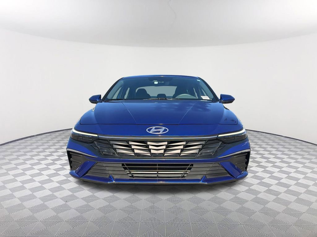 Used 2024 Hyundai Elantra SEL image 2