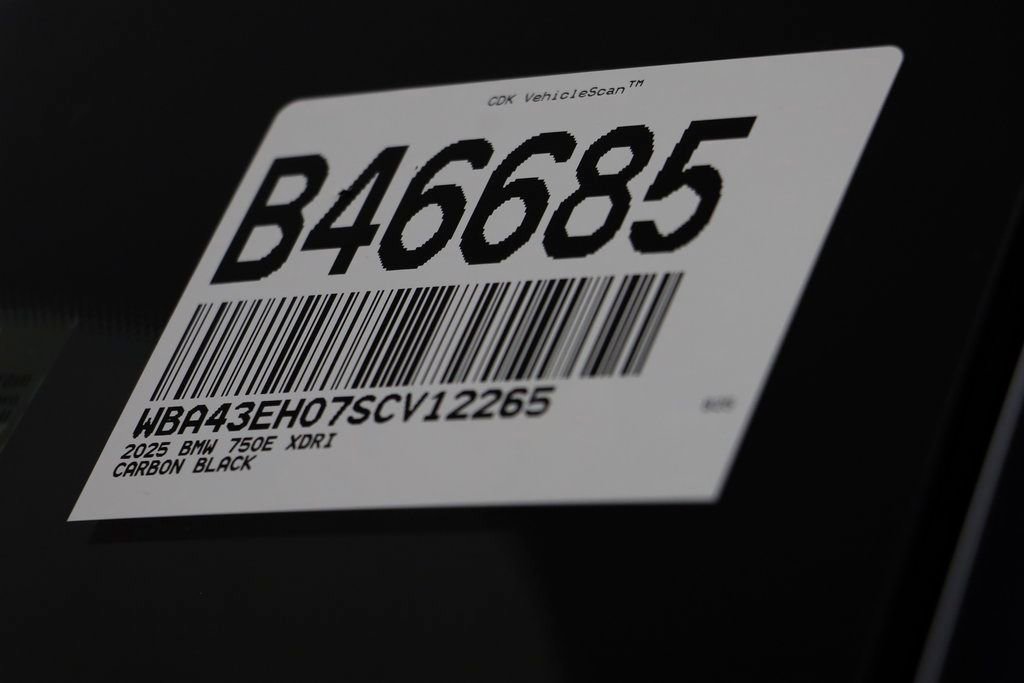 Used 2025 BMW 750e xDrive w/ Executive Package image 27