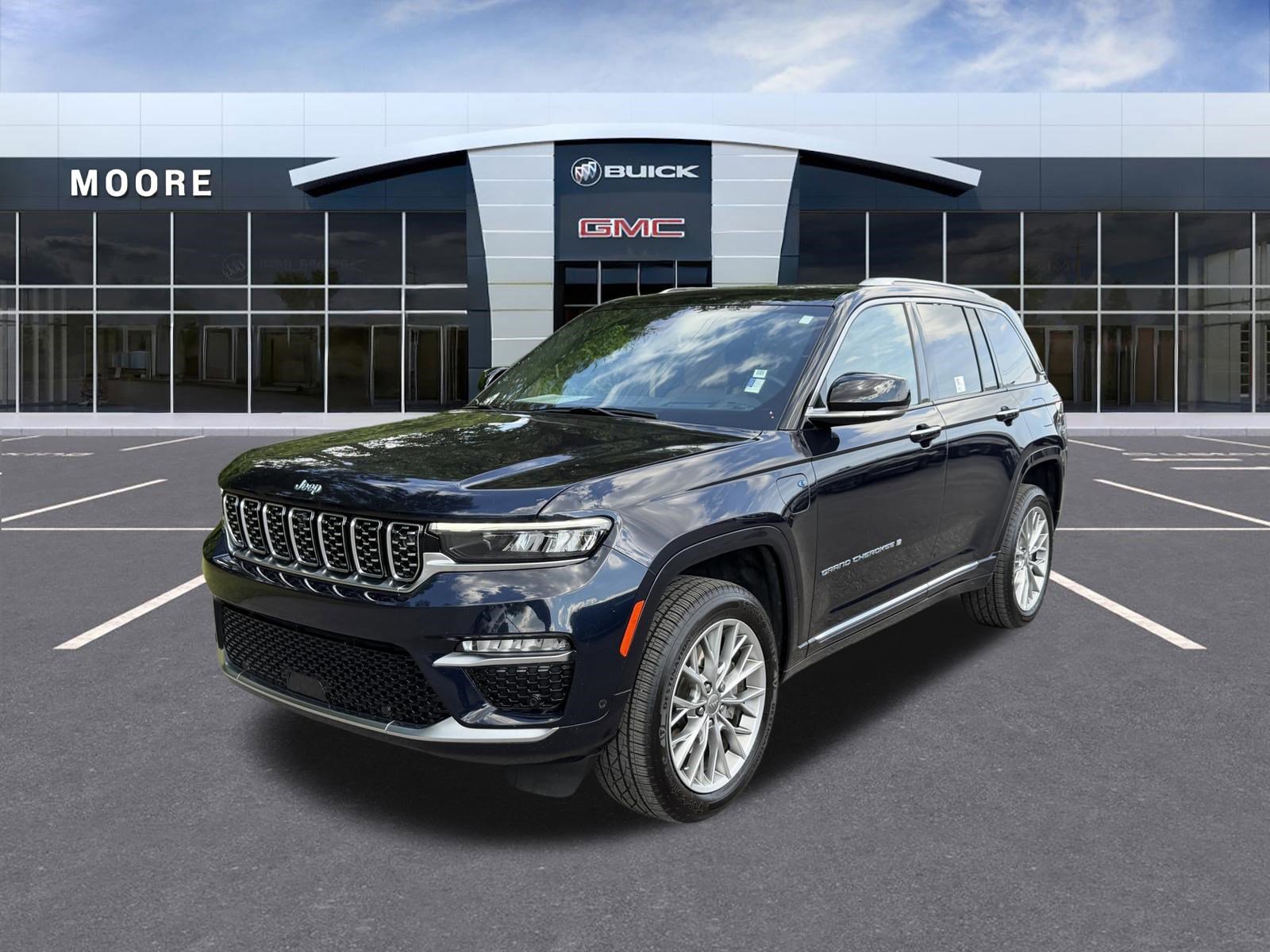 Used 2022 Jeep Grand Cherokee Summit w/ Advanced Protech Group IV AWD/4WD image 7