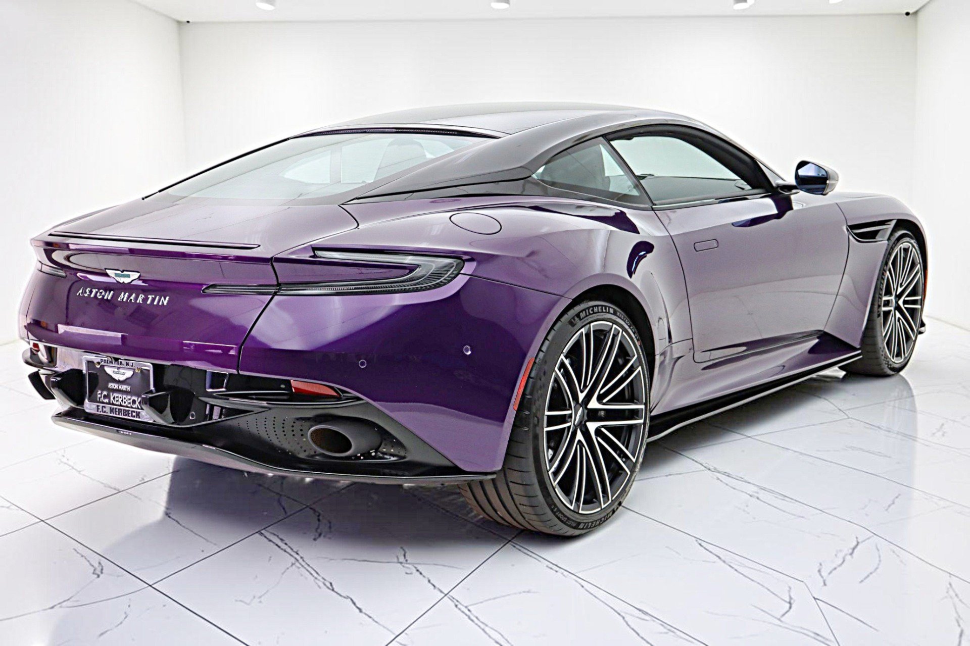 Used 2024 Aston Martin DB12 Coupe RWD image 9