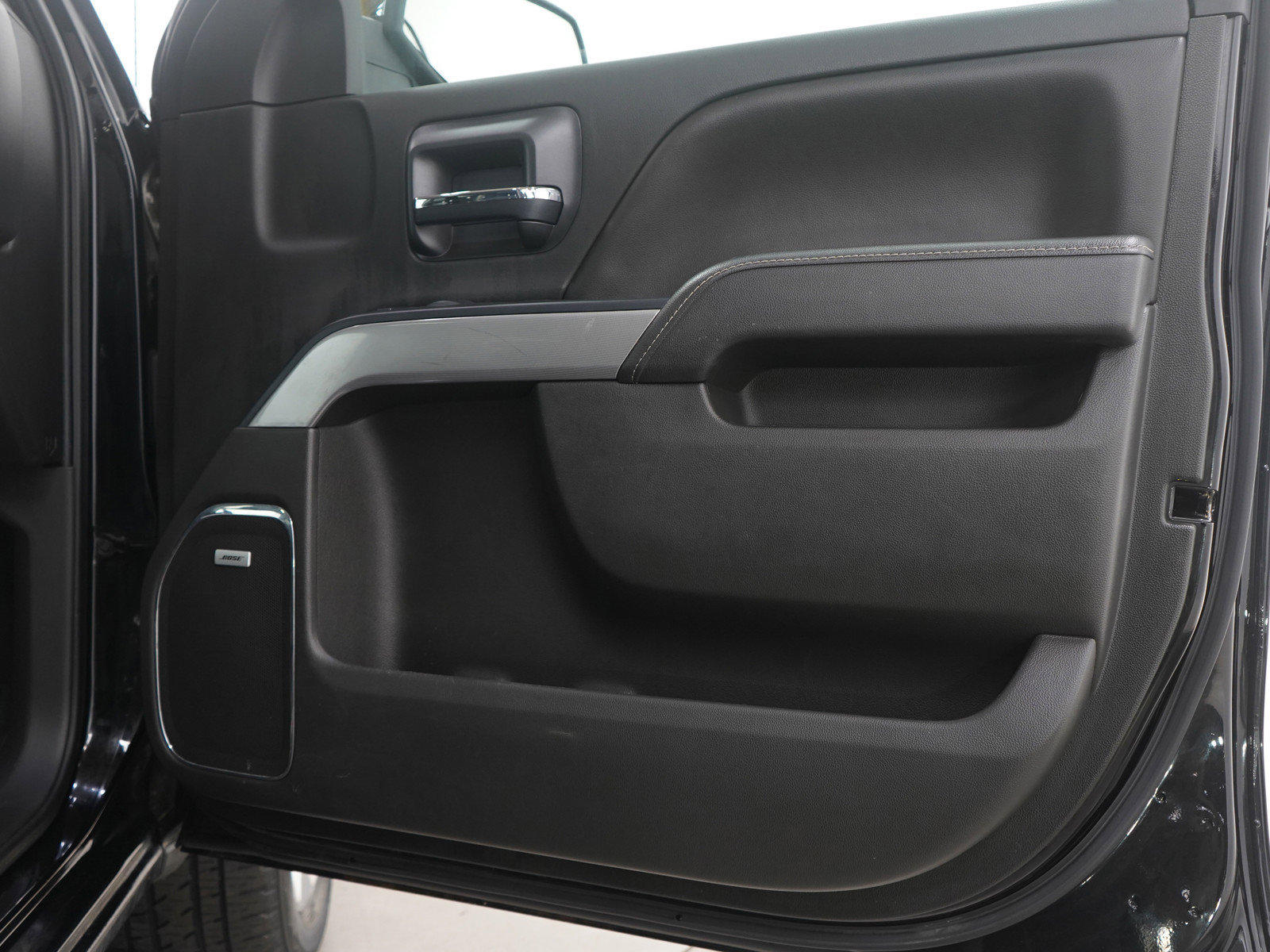 Used 2016 Chevrolet Silverado 1500 LTZ Z71 w/ LTZ Plus Package image 9