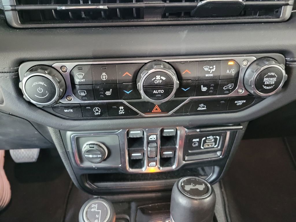 Used 2024 Jeep Wrangler Sahara image 32