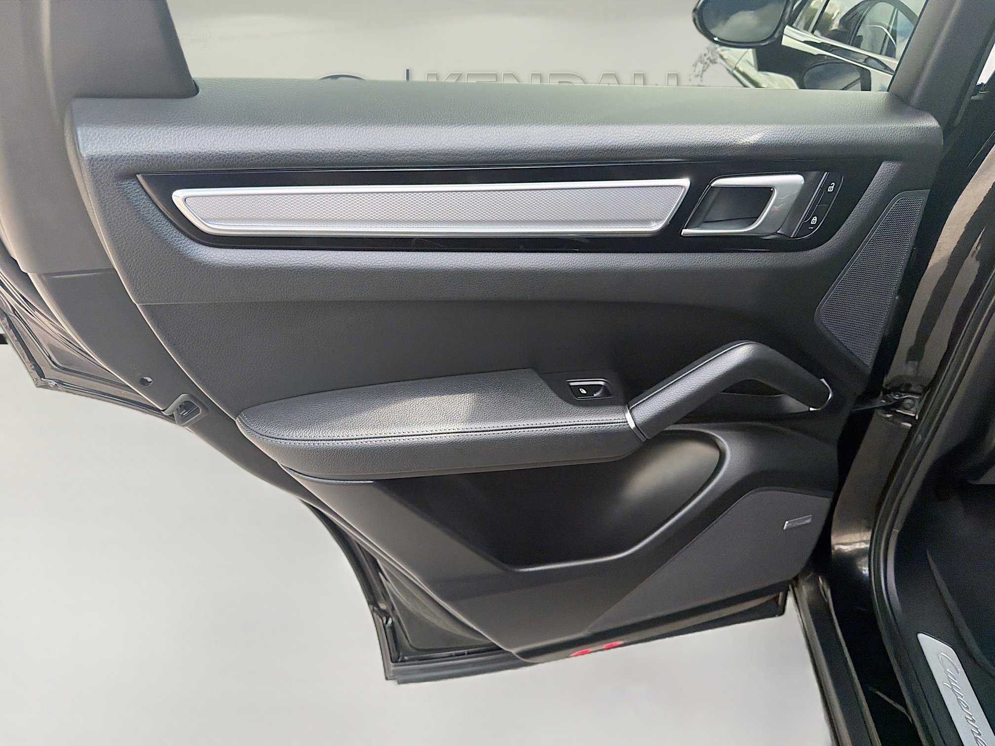 Used 2023 Porsche Cayenne Platinum Edition image 23