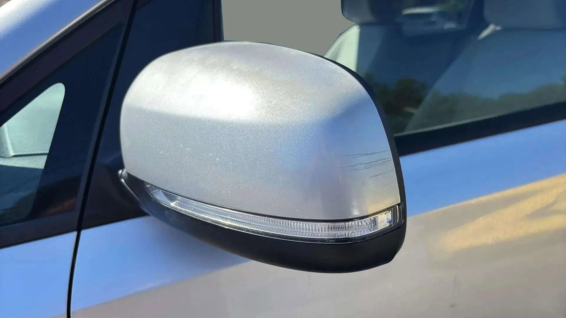 Used 2017 Kia Sedona LX image 25