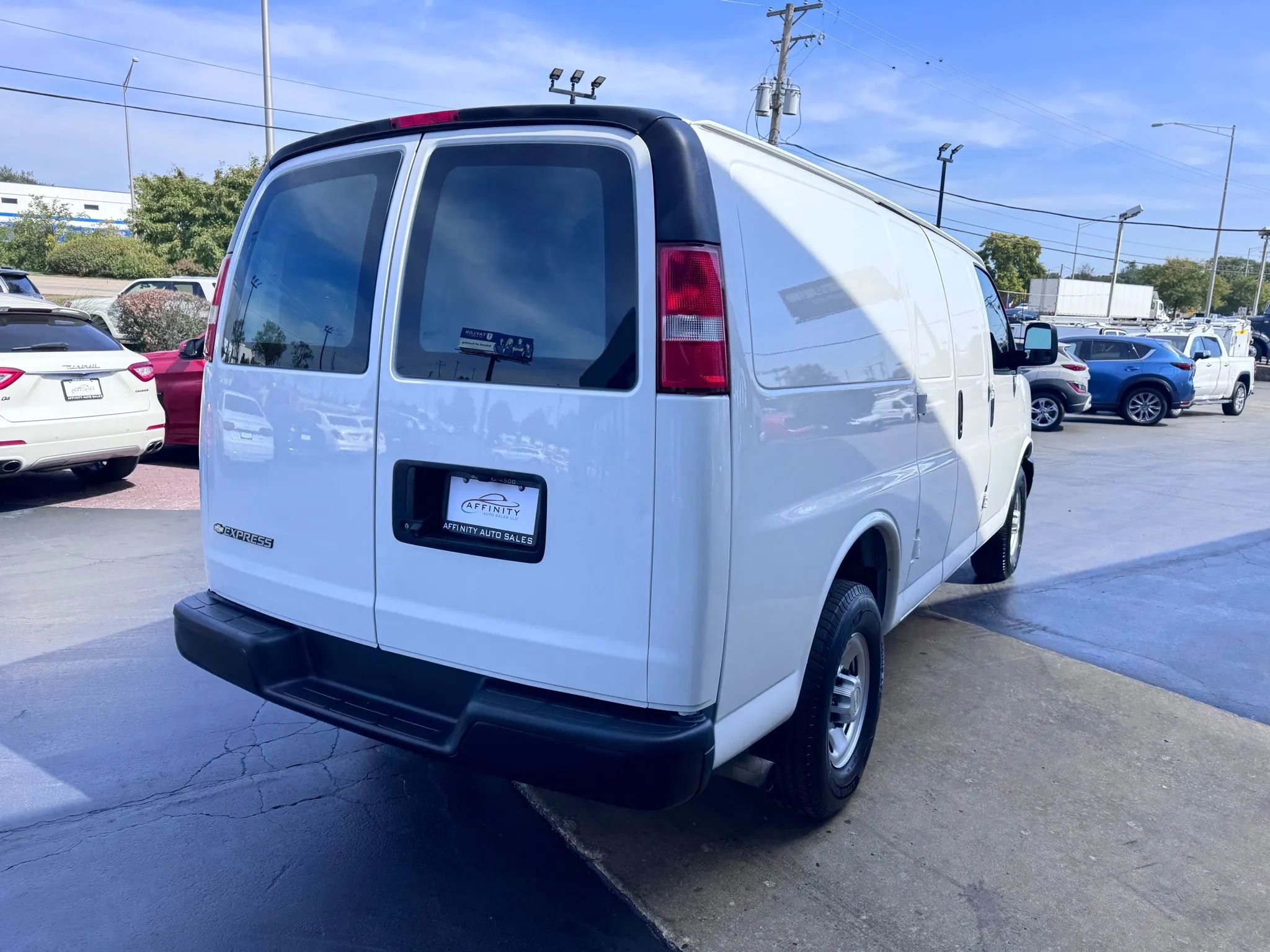 Used 2019 Chevrolet Express 2500 image 5