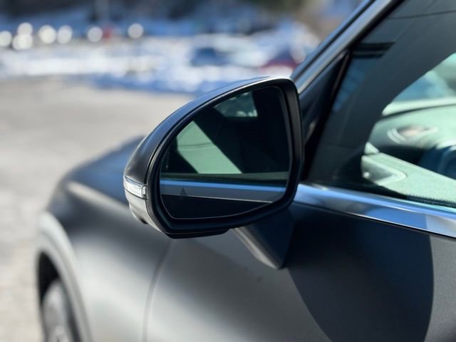 Used 2025 Mercedes-Benz GLC 300 4MATIC image 14