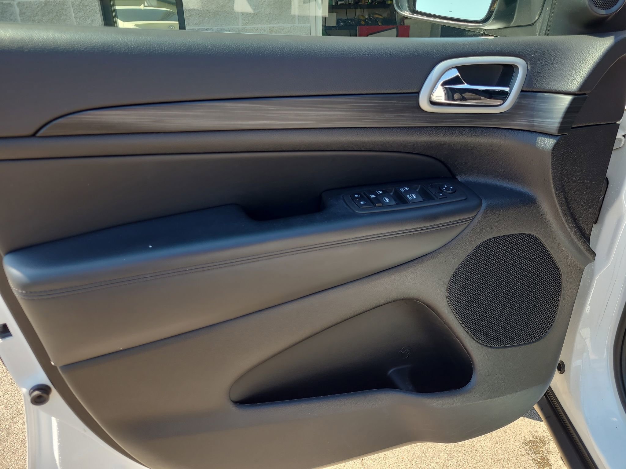 Used 2021 Jeep Grand Cherokee Laredo image 12