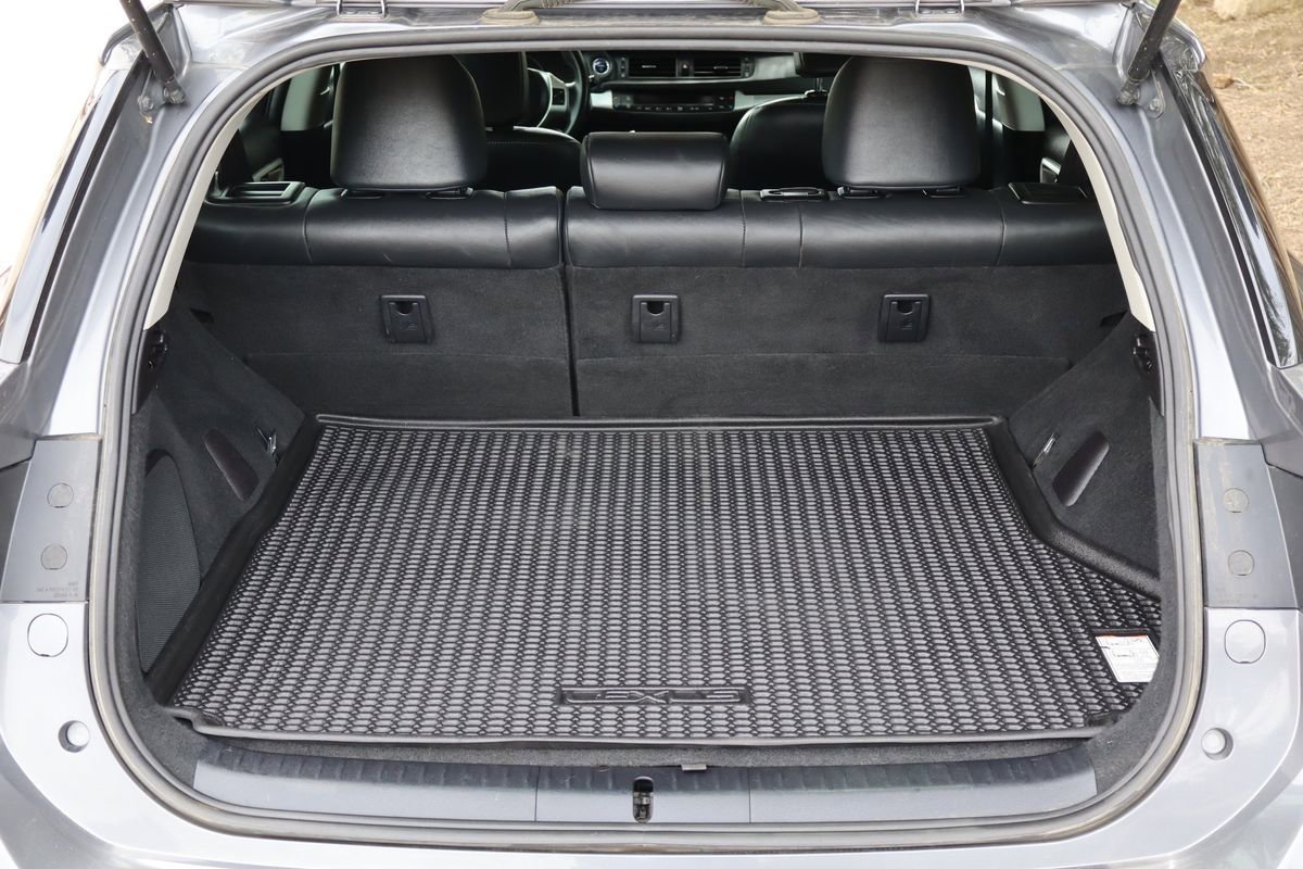 Used 2012 Lexus CT 200h Premium w/ Leather Pkg FWD image 14