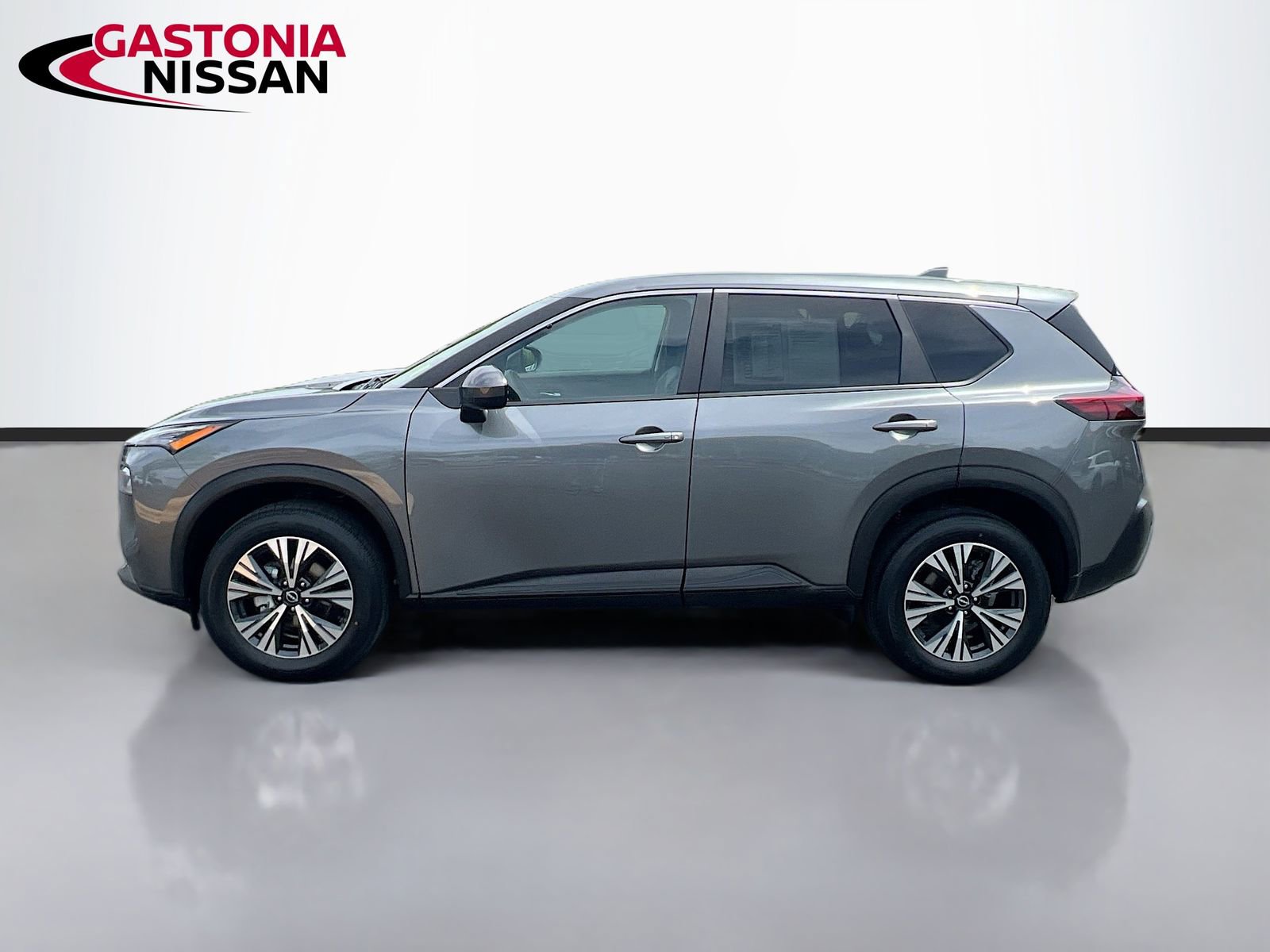 Used 2023 Nissan Rogue SV image 5