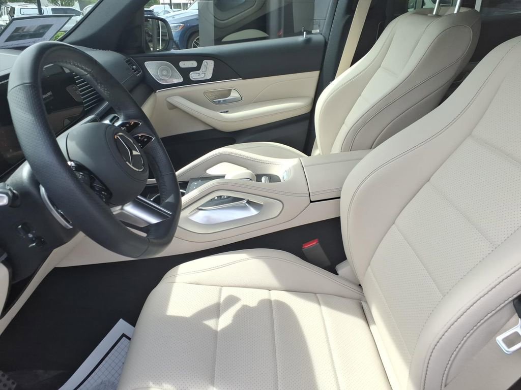 Used 2025 Mercedes-Benz GLS 450 4MATIC image 14