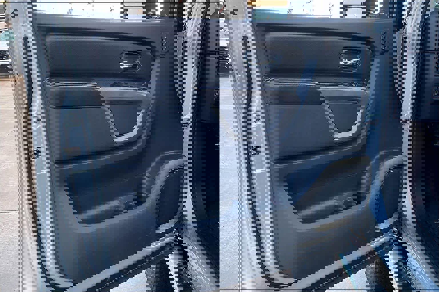 Used 2015 Nissan Titan SL w/ SL Moonroof Package image 21