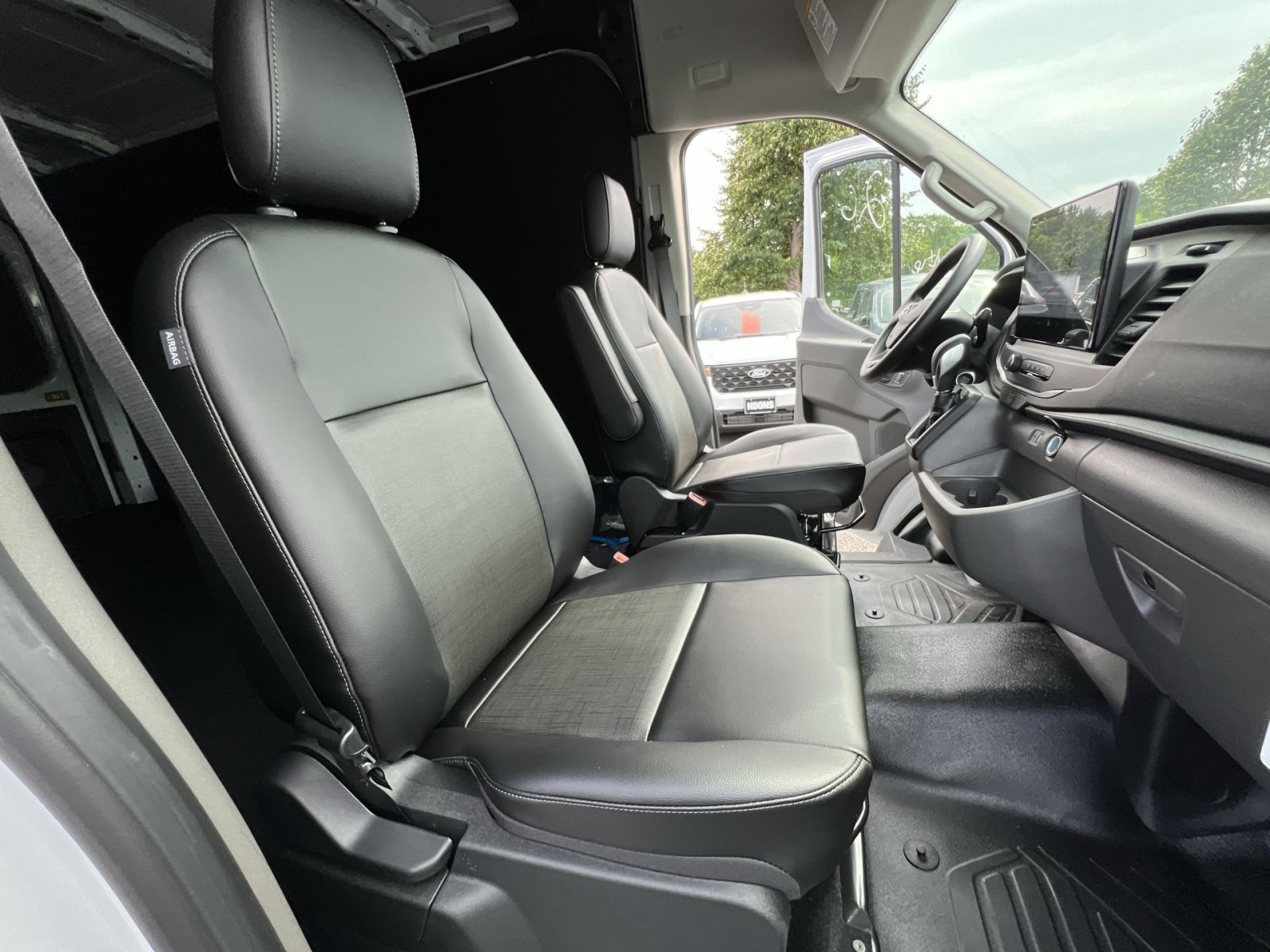 New 2026 Ford Transit 250 148 Medium Roof w/ Load Area Protection Package RWD image 33