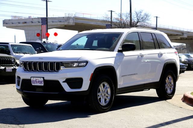 New 2025 Jeep Grand Cherokee Laredo w/ Luxury Tech Group I RWD image 7