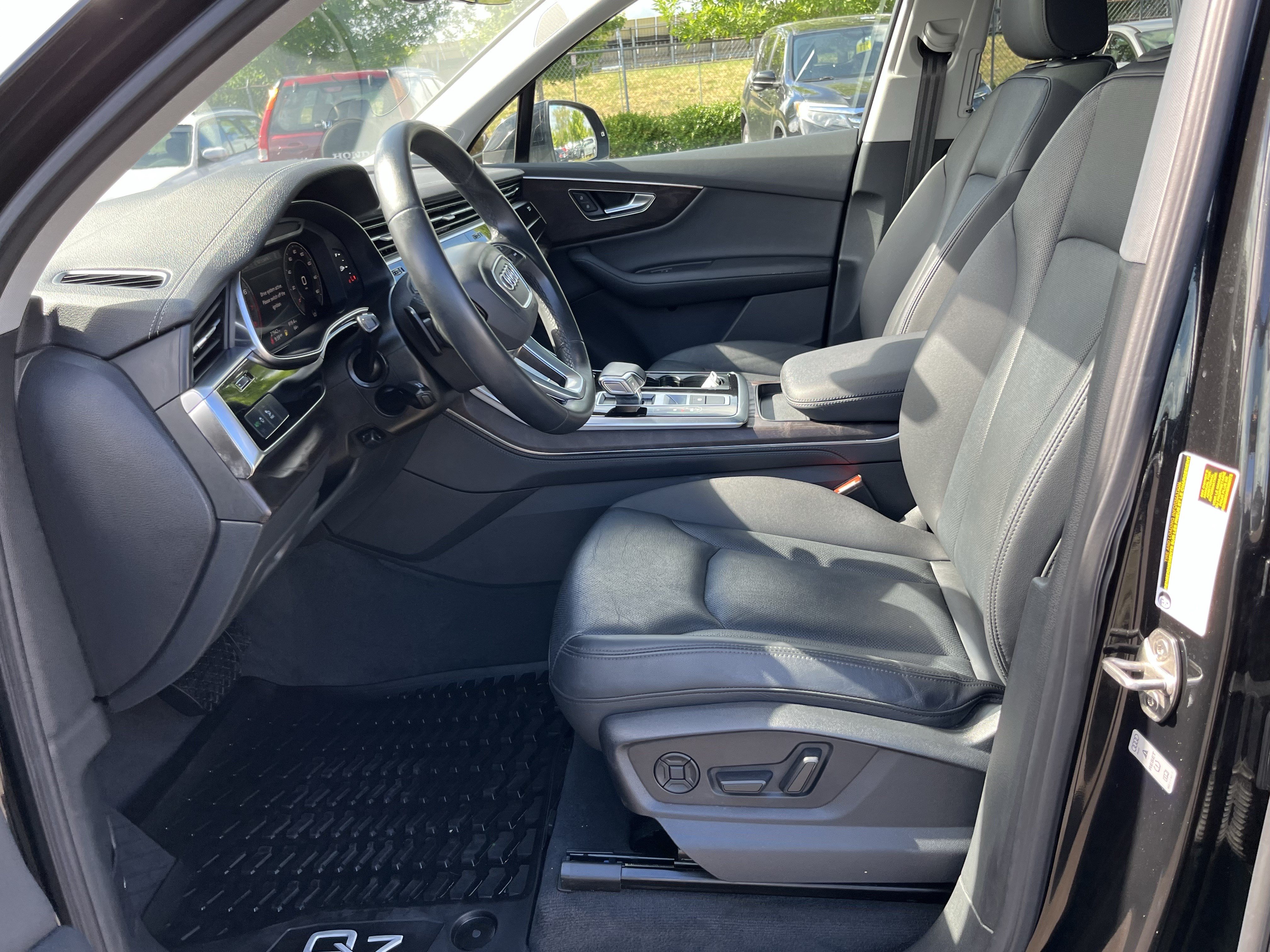 Used 2023 Audi Q7 3.0T Premium Plus w/ Premium Plus Package AWD/4WD image 10