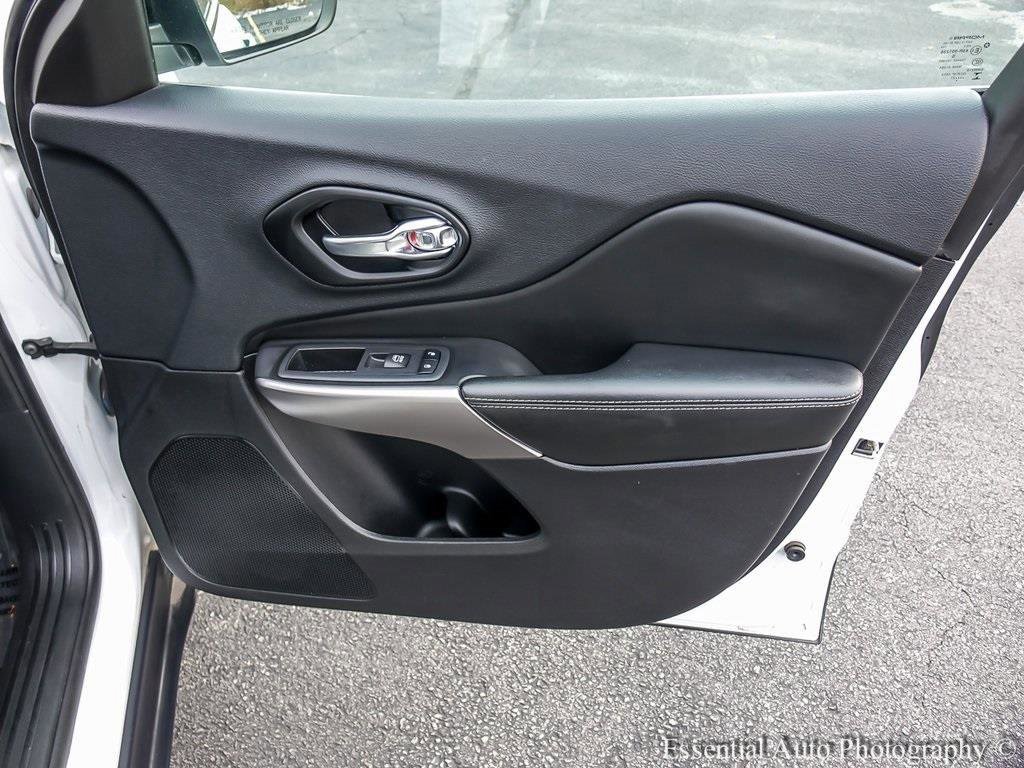 Used 2022 Jeep Cherokee Latitude Lux w/ Mopar Interior Package image 24