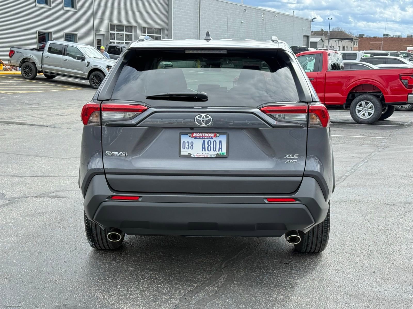 Used 2022 Toyota RAV4 XLE AWD/4WD image 4