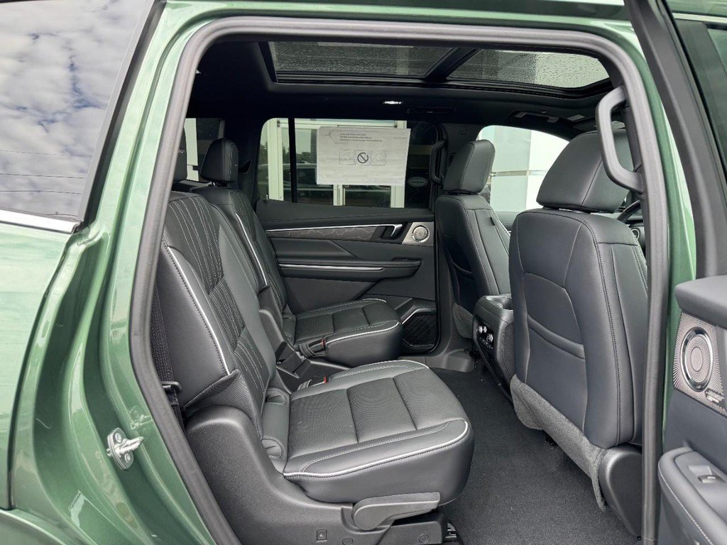New 2027 Buick Enclave Avenir w/ LPO, Floor Liner Package AWD/4WD image 7