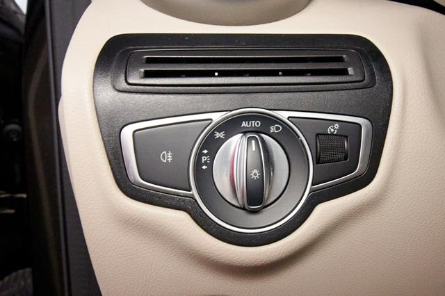 Used 2022 Mercedes-Benz GLC 300 4MATIC image 10