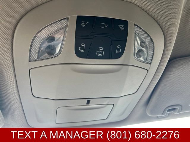 Used 2022 Chrysler Voyager LX FWD image 28