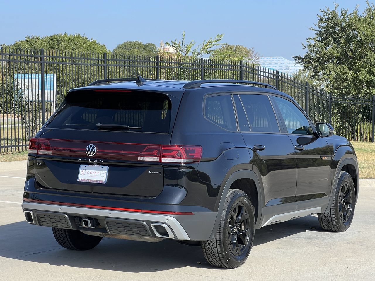 Used 2025 Volkswagen Atlas Peak Edition SE AWD/4WD image 4