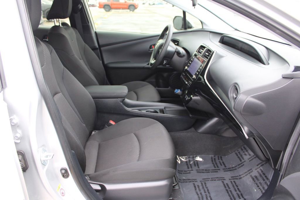 Used 2020 Toyota Prius LE image 20