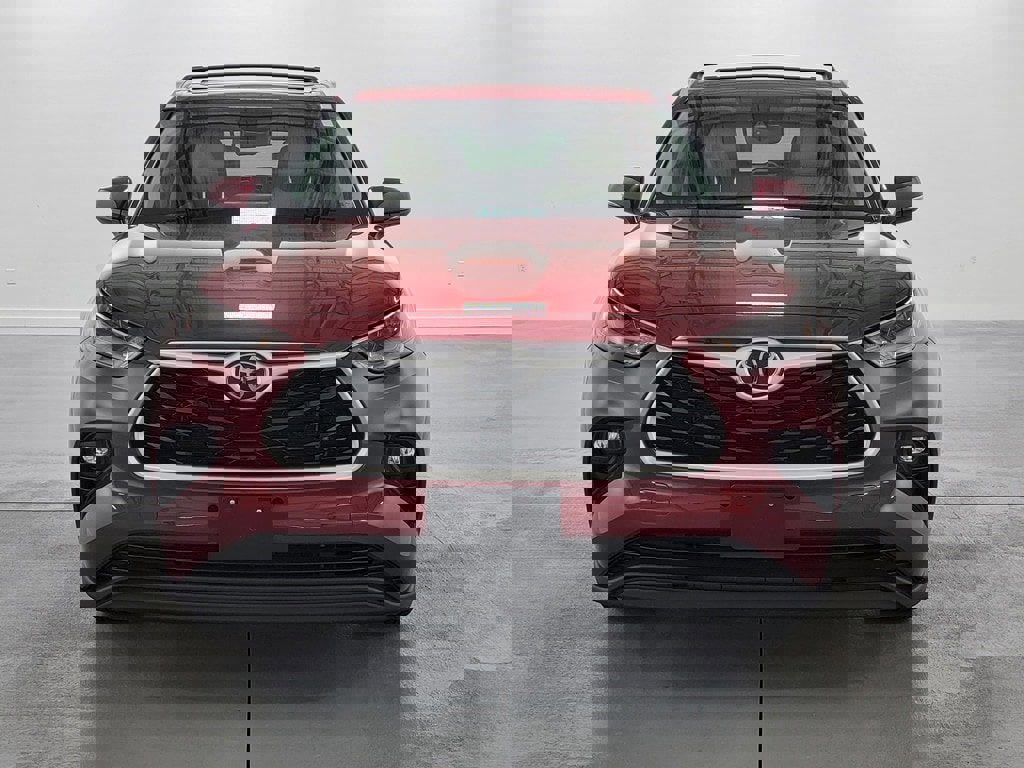 Used 2022 Toyota Highlander XLE image 3