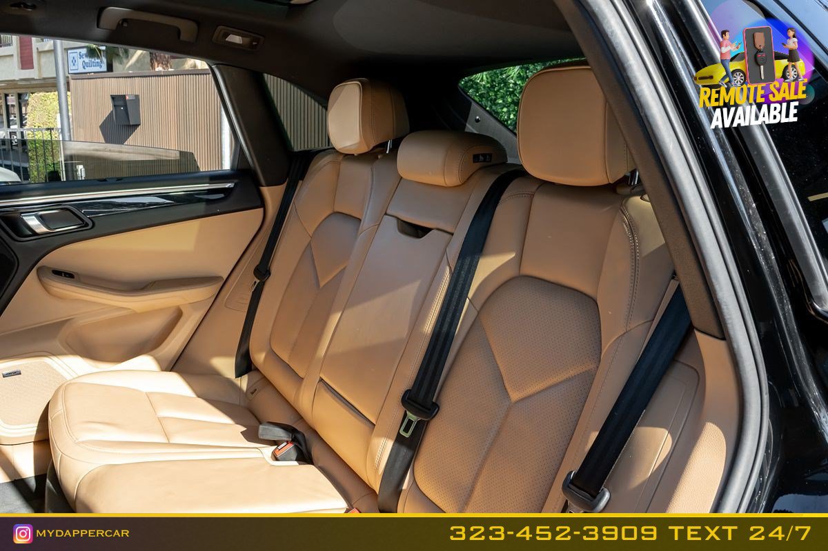 Used 2018 Porsche Macan AWD/4WD image 17