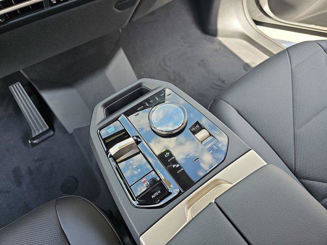 New 2026 BMW iX xDrive60 w/ Premium Package image 25